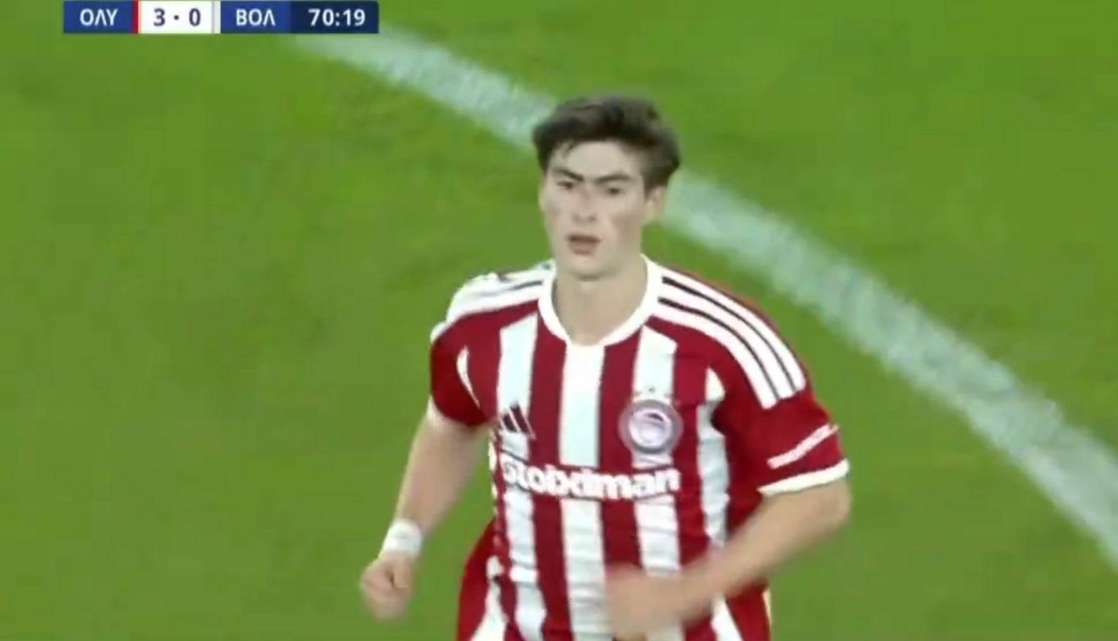 Ovacionan a la Hormiga González tras brillar con Olympiacos