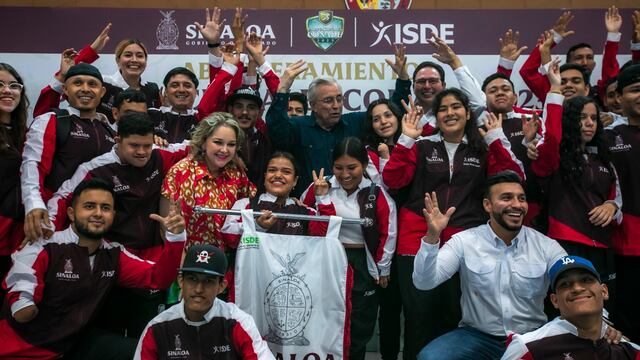 Rubén Rocha abandera a 183 deportistas