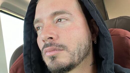 J Balvin anda vibrando alto con alguien más famoso y esto le dijo