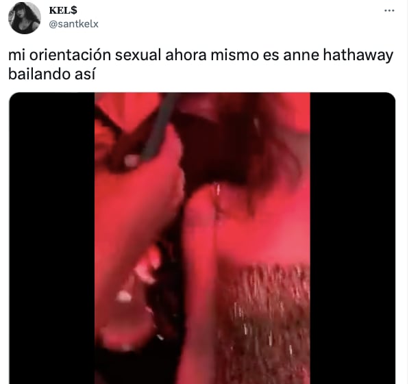 Anne Hathaway sabe divertirse en la peda y su sensual baile ya inspiró memes