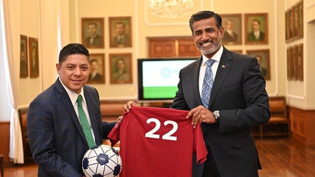 El gobernador de San Luis Potosí Ricardo Gallardo y el embajador de Qatar en México Mohammed Alkuwari