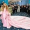 VIDEO: Shakira en Met Gala 2025 explotó su feminidad pese a la temática de este año