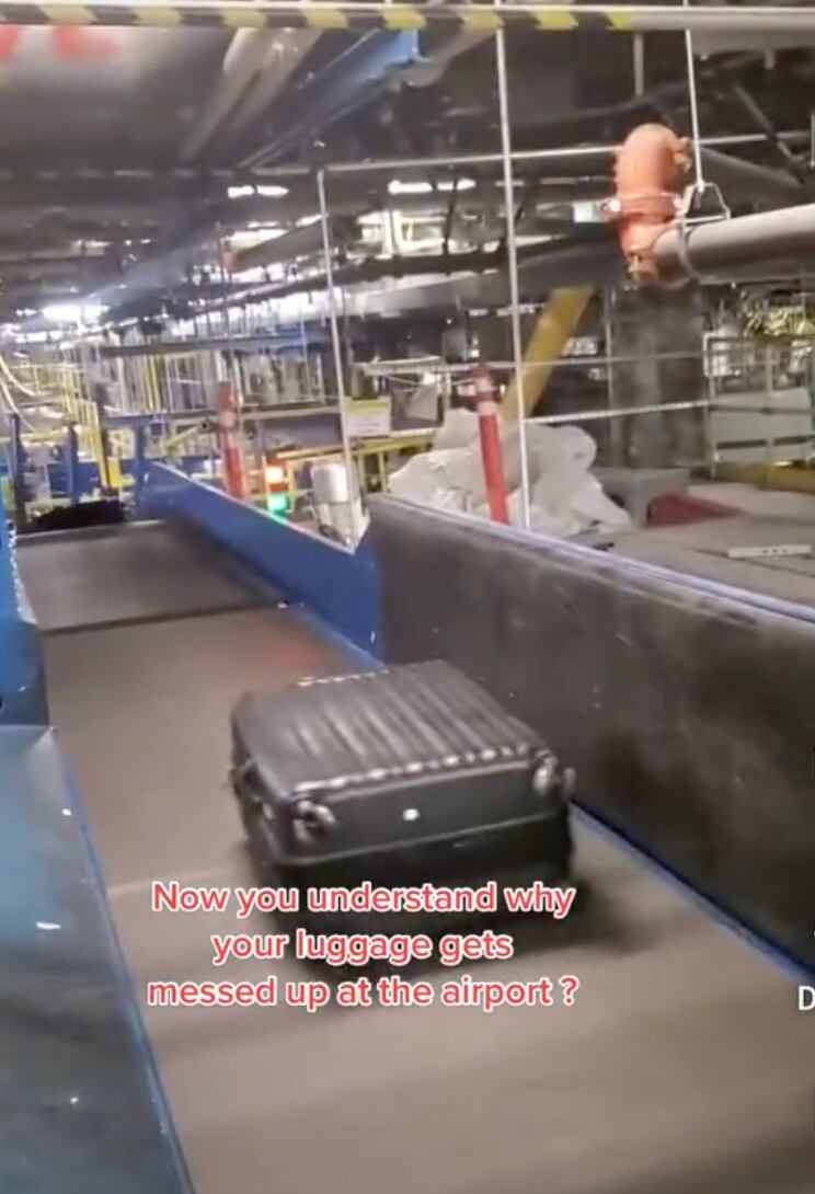 Maletas golpeadas en el aeropuerto