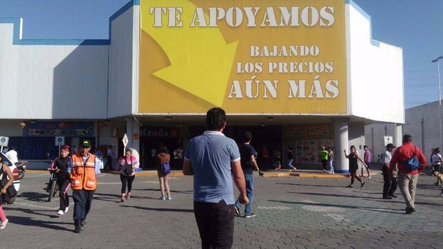 Saqueo en la Comercial Mexicana de Vía Morelos.