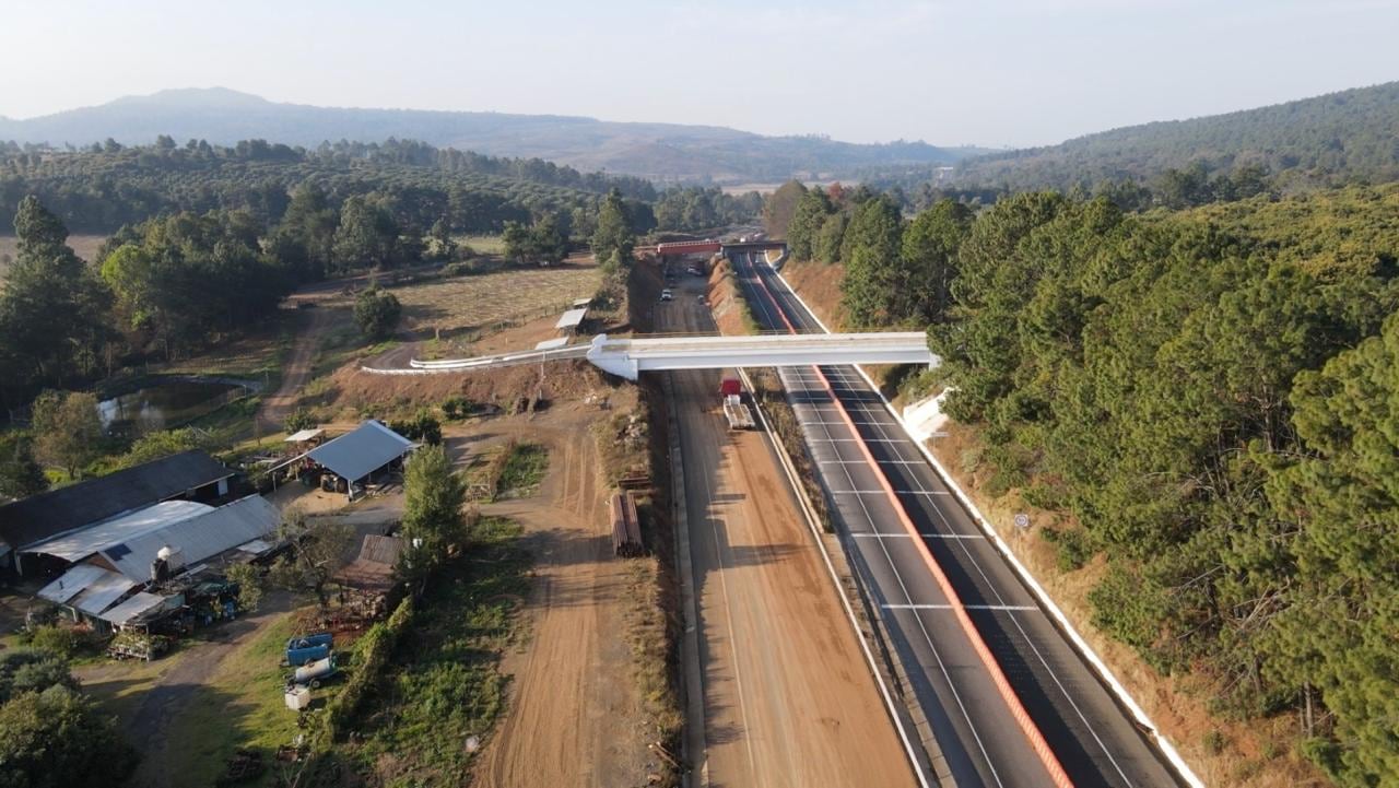 Autopista Pátzcuaro-Uruapan registra un avance del 99%