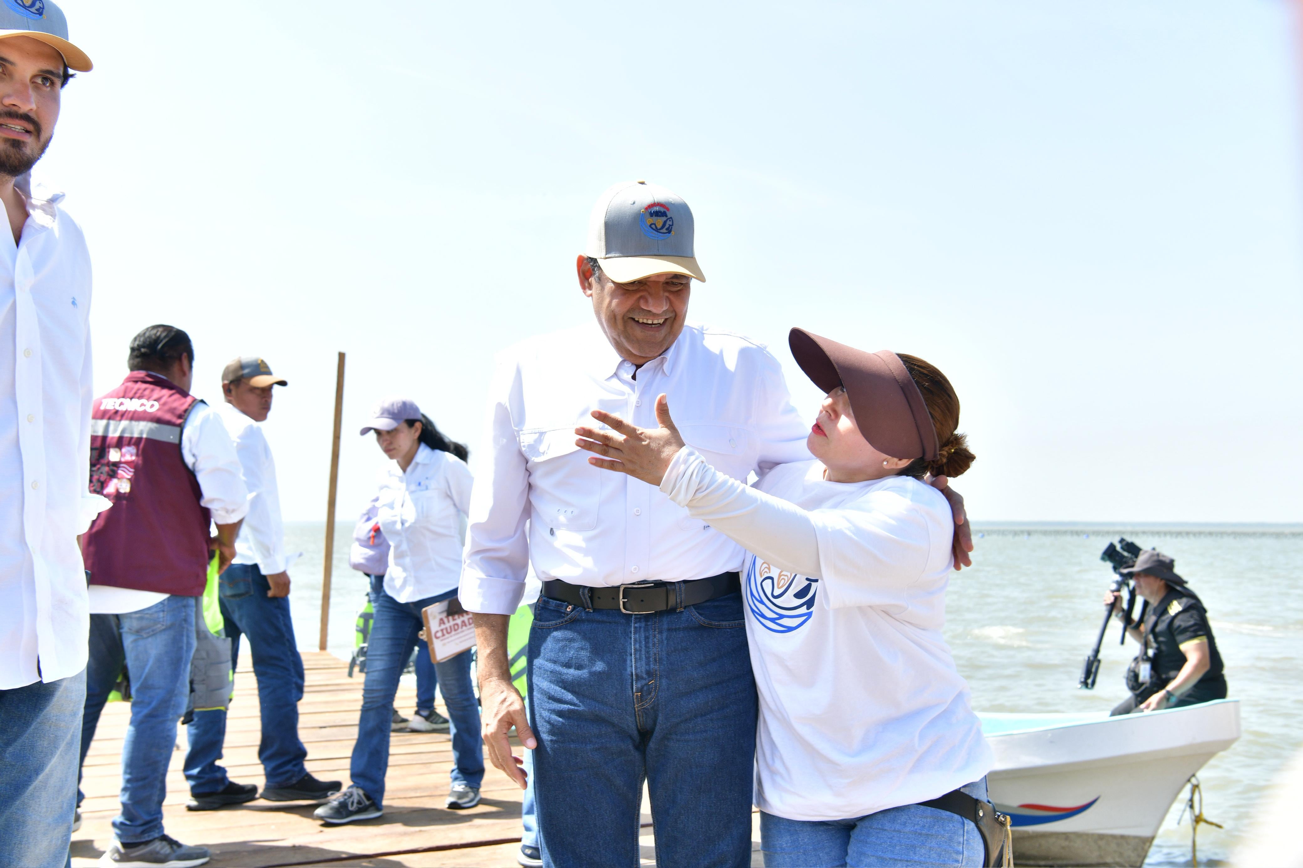 Javier May Rodríguez supervisó acciones de Pescando Vida y la repoblación de la laguna Mecoacán.