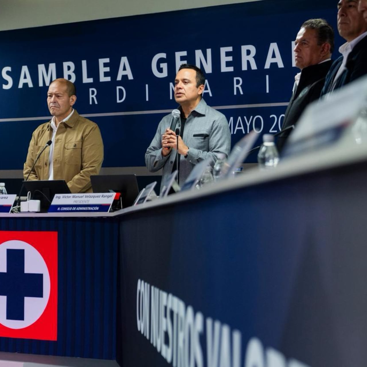 Socios de la Cooperativa La Cruz Azul aprueban reelección de Víctor Manuel Velázquez Rangel