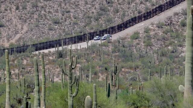 La manera en que está hecha la cerca permite el uso de herramientas