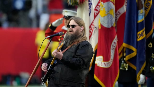 Chris Stapleton canta el himno nacional antes del Super Bowl 57 (Foto AP/Godofredo A. Vasquez)