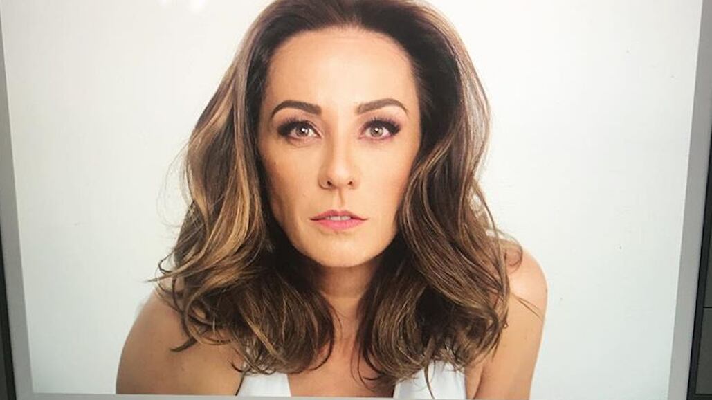 Consuelo Duval está estrenando novio; un futbolista alto que la trae cacheteando las banquetas