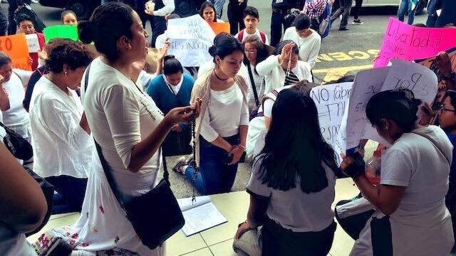 Rezan para exigir liberación de sacerdote Francisco Javier 'N'