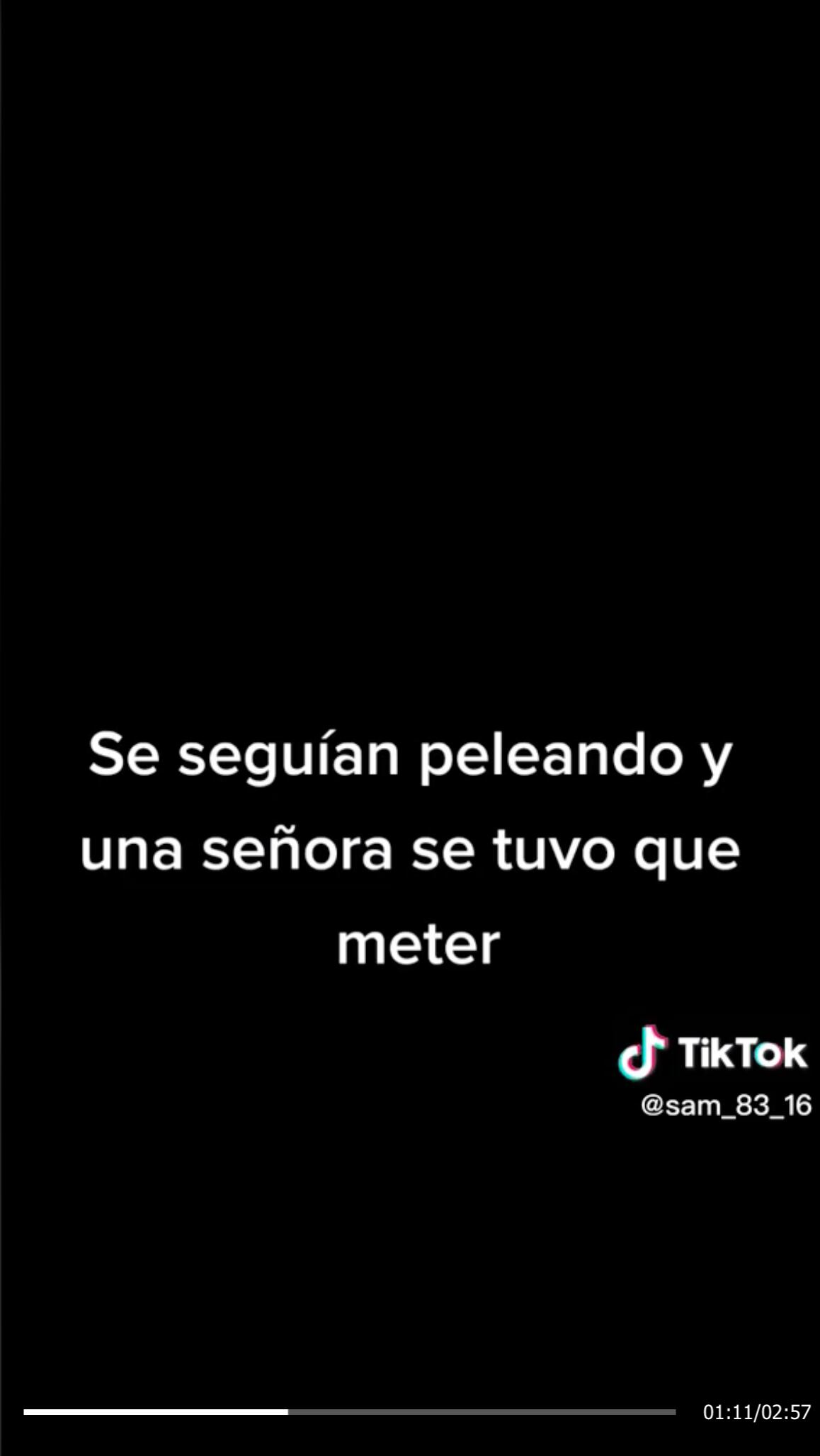 VIDEO: Infidelidad queda al descubierto mientras viajaban en la combi y una señora se mete