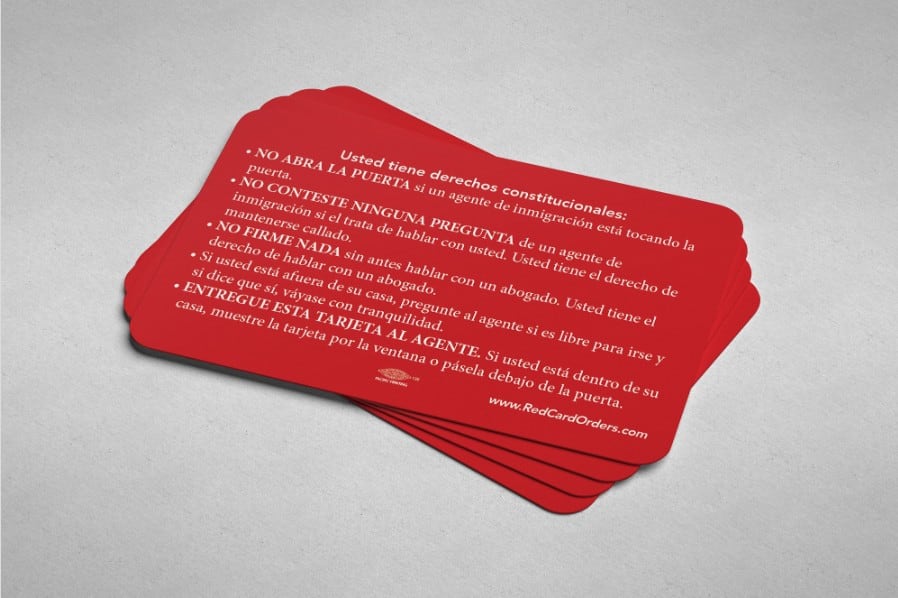 Tarjetas rojas para migrantes en Estados Unidos