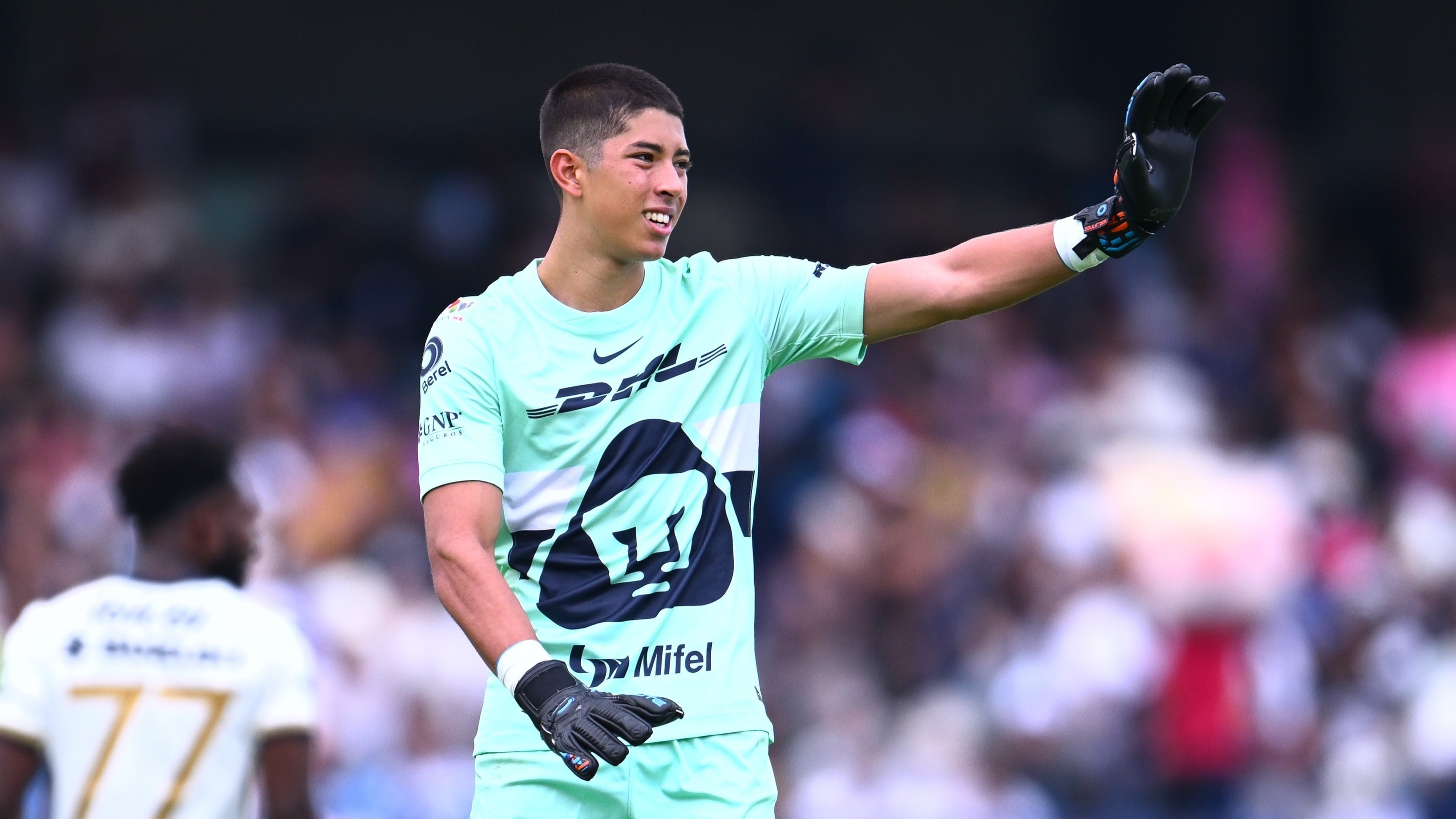 Rodrigo Parra con Pumas