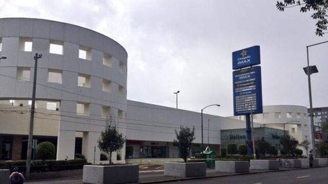 Marquesina del Cinépolis Universidad