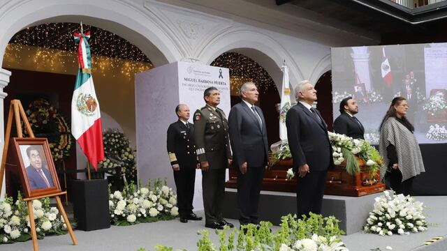 AMLO preside homenaje póstumo a Miguel Barbosa, gobernador de Puebla