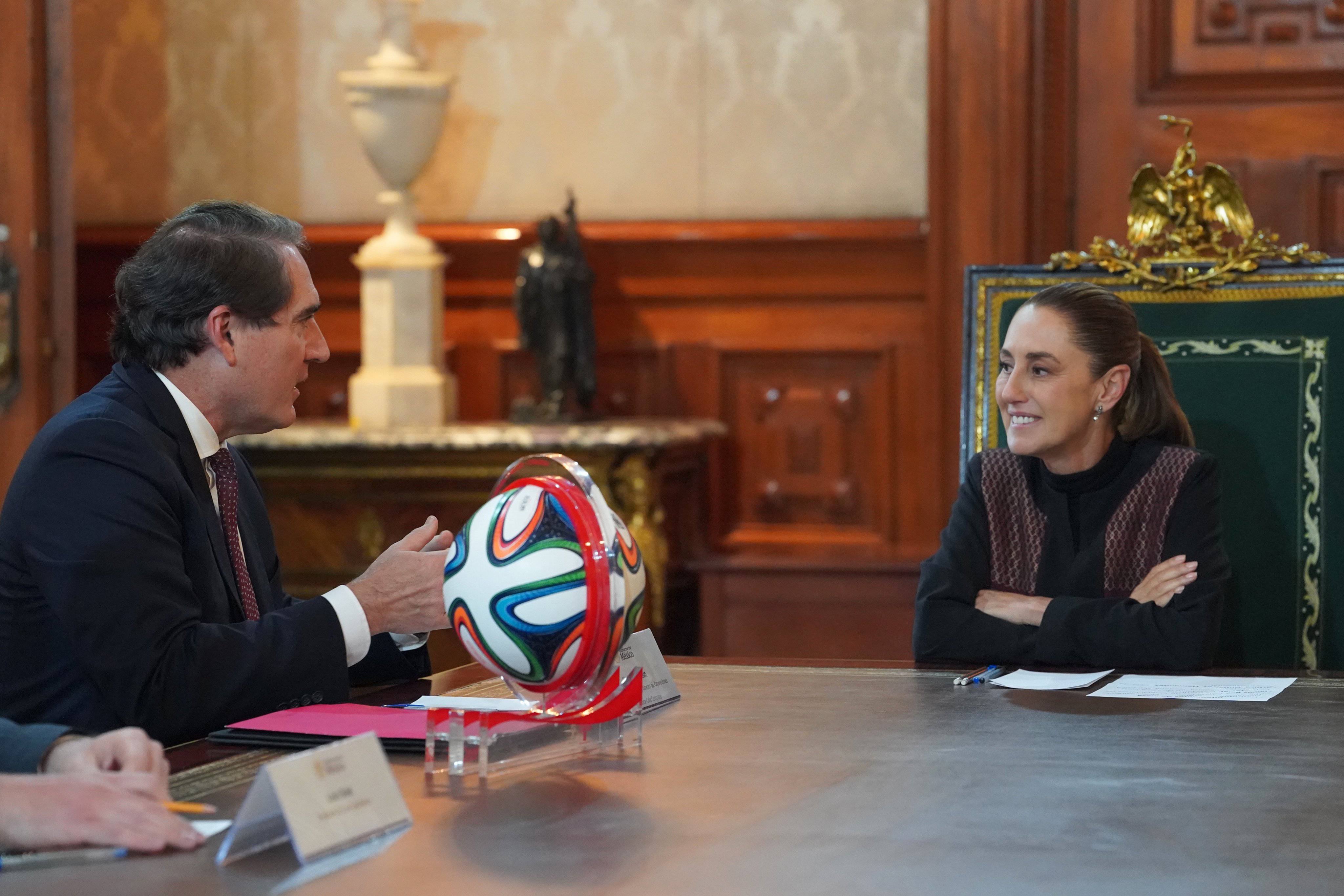 Claudia Sheinbaum confirma llegada del trofeo del Mundial 2026