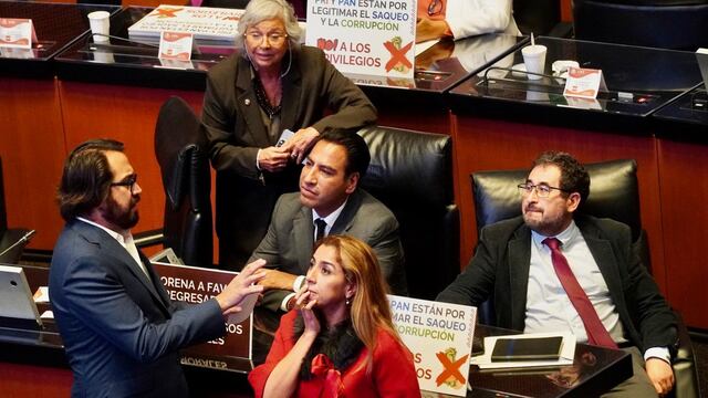Senadores de Morena durante la sesión en la cual se aprobó la desaparición de los fideicomisos del Poder Judicial