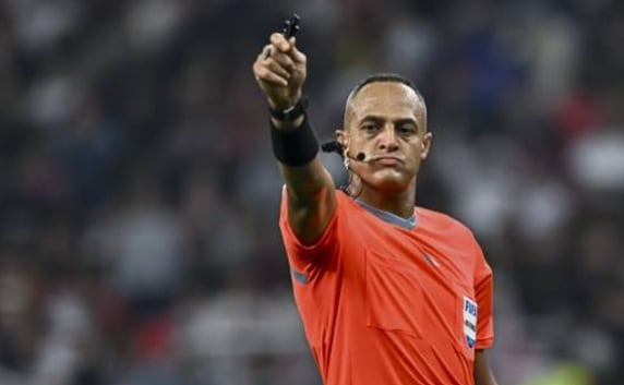 Ismail Elfath, arbitro estadounidense