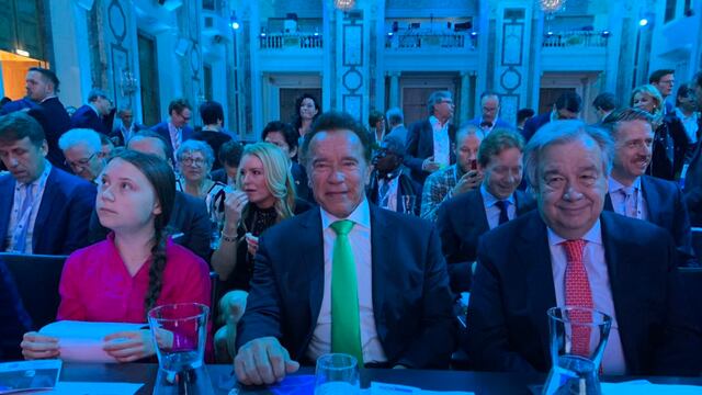Arnold Schwarzenegger le prestará su coche eléctrico a la ambientalista adolescente Greta Thunberg