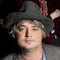 Pete Doherty de The Libertines canta Run Run Run y Can’t Stand Me Now a fans que se lo encontraron a su llegada a México