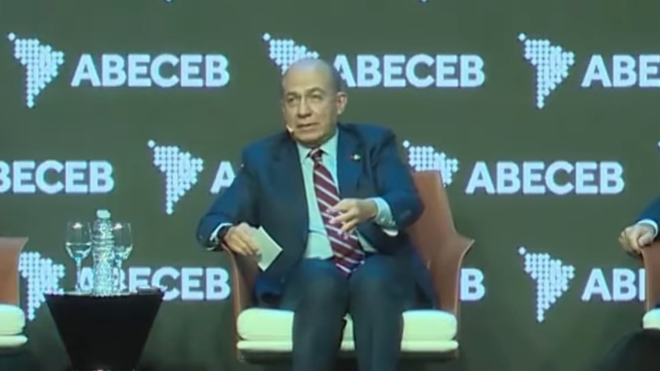 El espurio Calderón quiere dar lecciones de seguridad desde Argentina