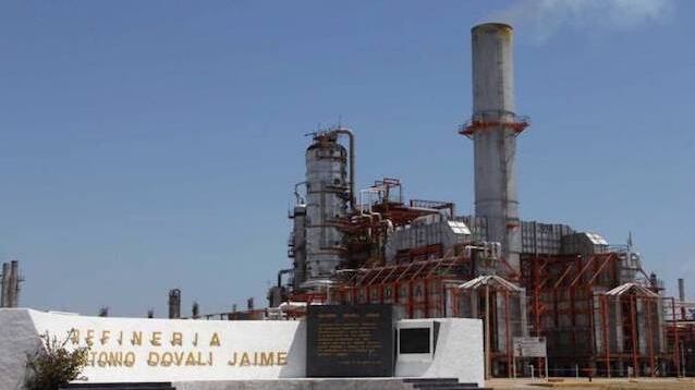 Pemex responde tras nueva fuga de combustóleo en la refinería de Salina Cruz