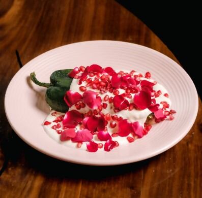 Chile en Nogada en restaurante Carmela y Sal