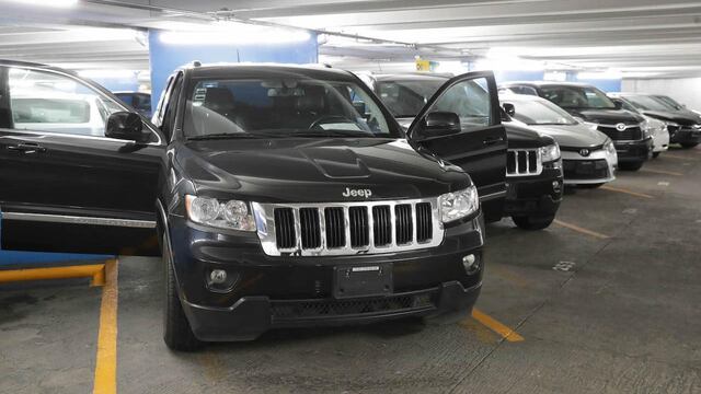 Senado subasta autos como medida de austeridad.