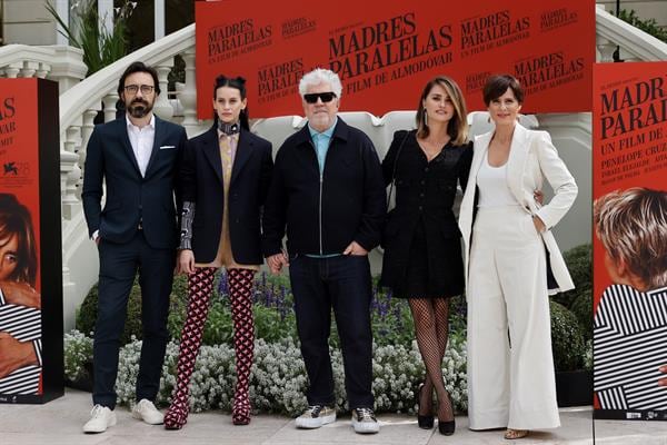 Penélope Cruz y Pedro Almodóvar "Madres Paralelas"