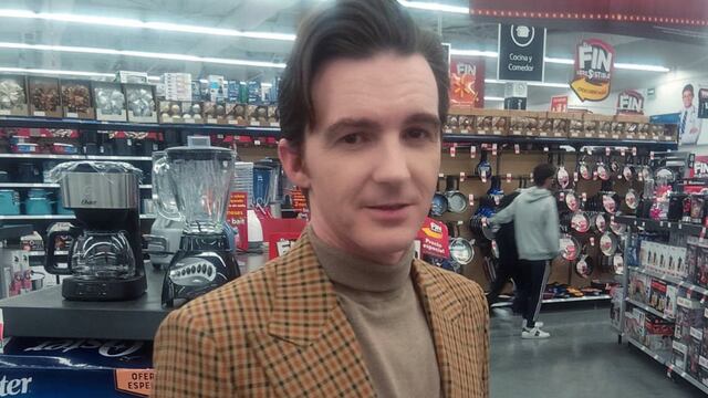 Drake Bell es captado en Walmart, pero le reviven el abuso sexual y lo acusan de gentrificación.
