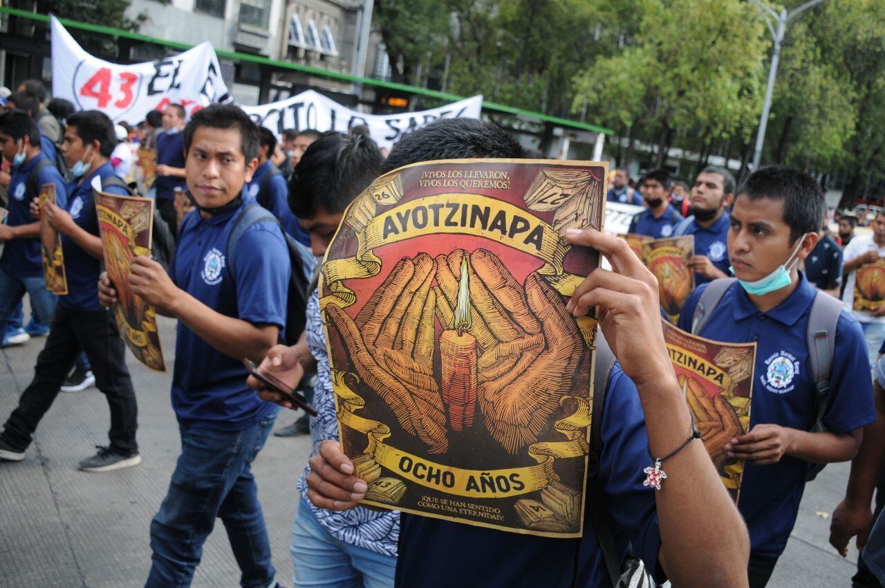 Marcha a 8 años de Ayotzinapa, CDMX