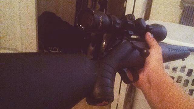 Foto en Instagram de Nicolas Cruz sosteniendo un arma