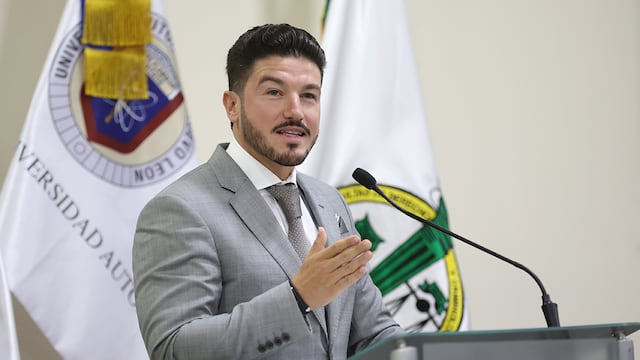 Samuel García defiende el federalismo como motor de innovación en Nuevo León.