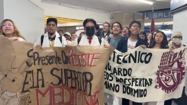 Estudiantes del IPN se manifiestan en la estación Normal del Metro