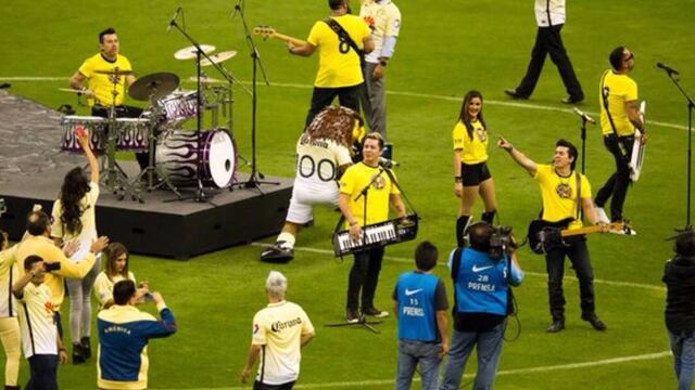 Mal parado quedó el interprete del Himno Águila.