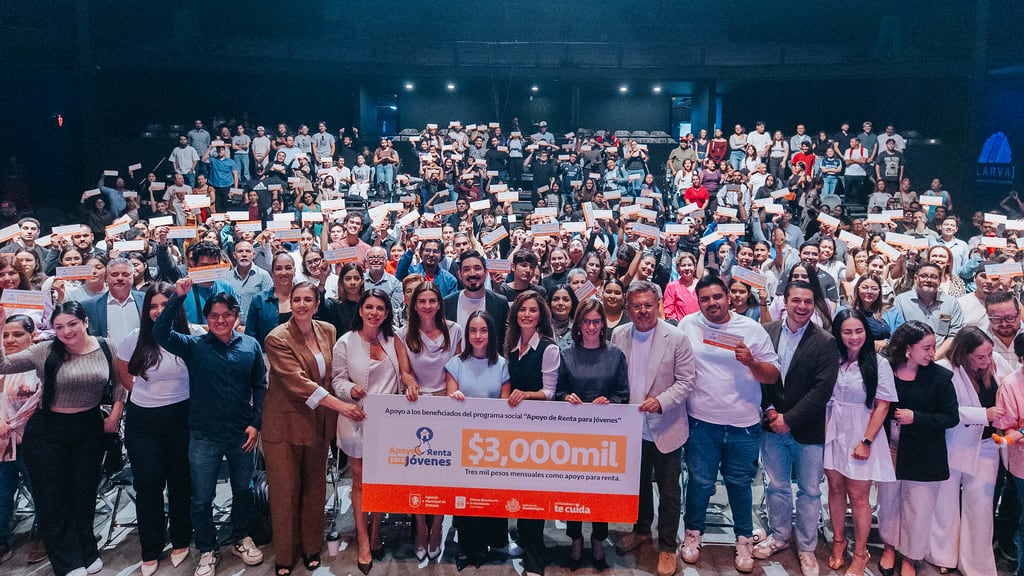 Vero Delgadillo entrega primeros apoyos de renta para jóvenes en Guadalajara