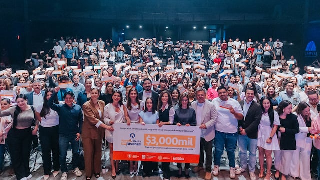 Vero Delgadillo entrega apoyos de renta para jóvenes en Guadalajara.