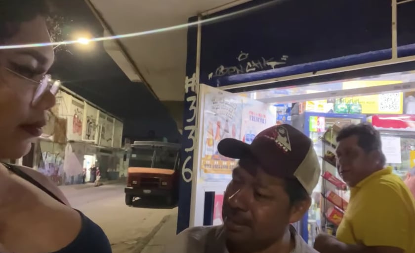 Paolita Suárez es acosada por dos hombres