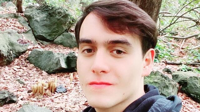 Julián Figueroa, cantante.