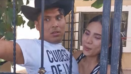VIDEO: Le pide perdón con cursi serenata y la encuentra con otro
