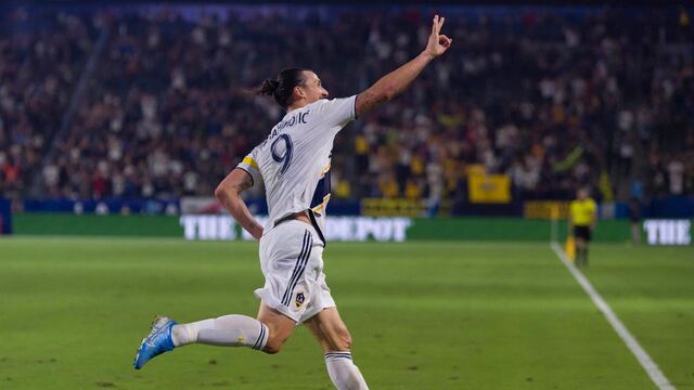 Zlatan celebrando un gol con el Galaxy