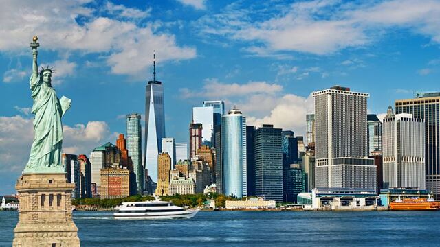 Nueva York busca expulsar a migrantes regalándoles boletos de avión a distintos destinos