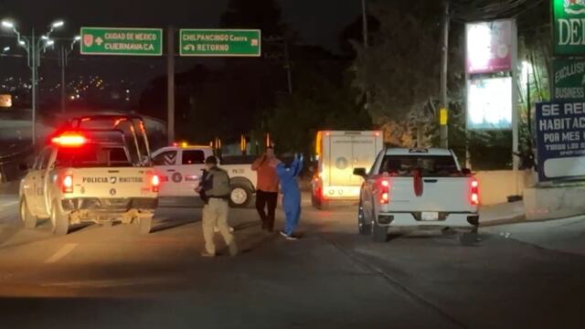Hallan camioneta con restos humanos en Chilpancingo, Guerrero