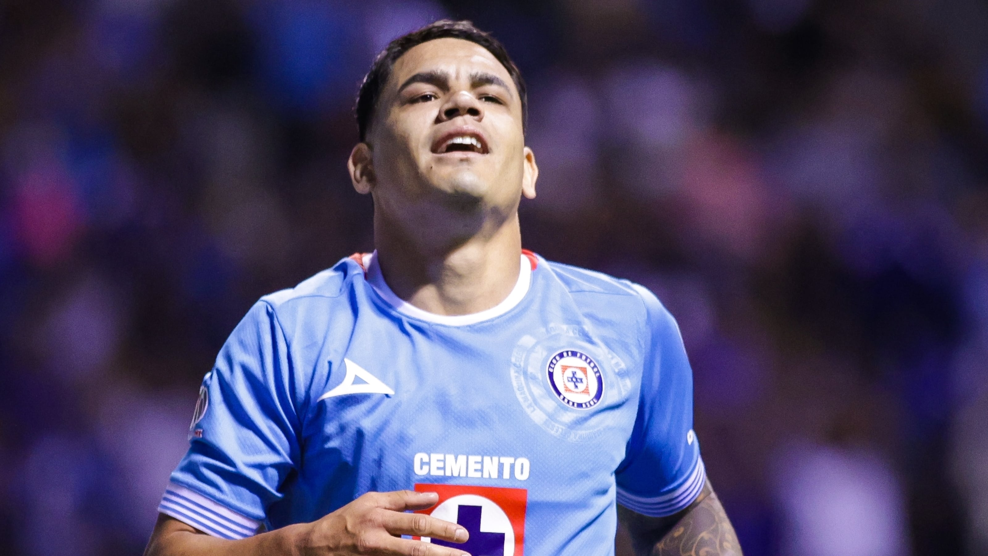 Toro Fernández, jugador de Cruz Azul.