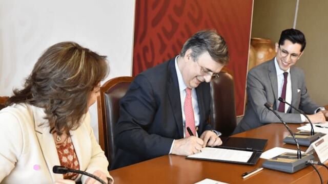 Marcelo Ebrard durante la instrucción a consulados de garantizar el matrimonio igualitario.
