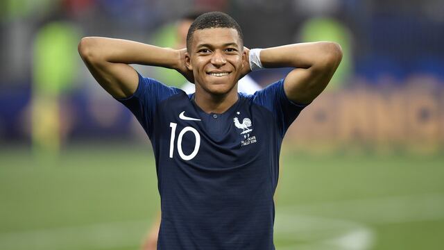 Mbappé, feliz tras la consecución del título mundial.