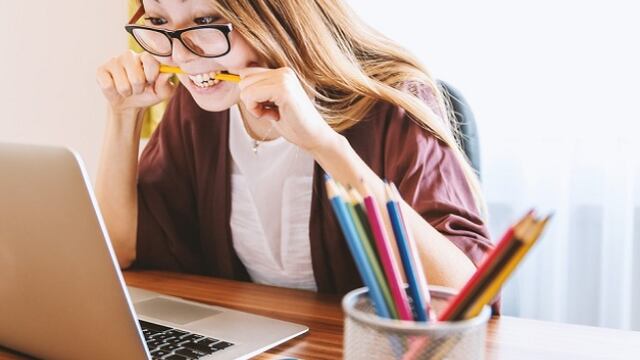 Una generación de jóvenes que no tiene empleos formales porque no quiere, debido a que privilegia metas económicas y formas de vida distintas a las de sus padres, que requieren para su viabilidad de mayor libertad en la utilización de su tiempo y de su dinero.