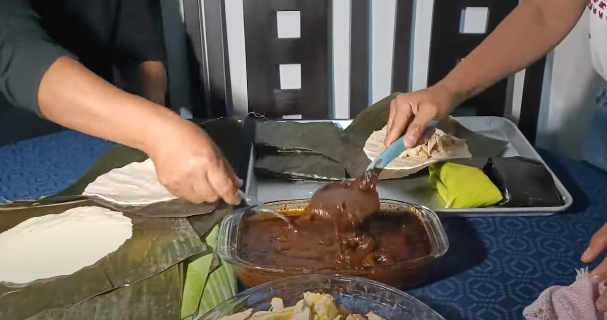 Yalitza Aparicio enseña a hacer tamales oaxaqueños