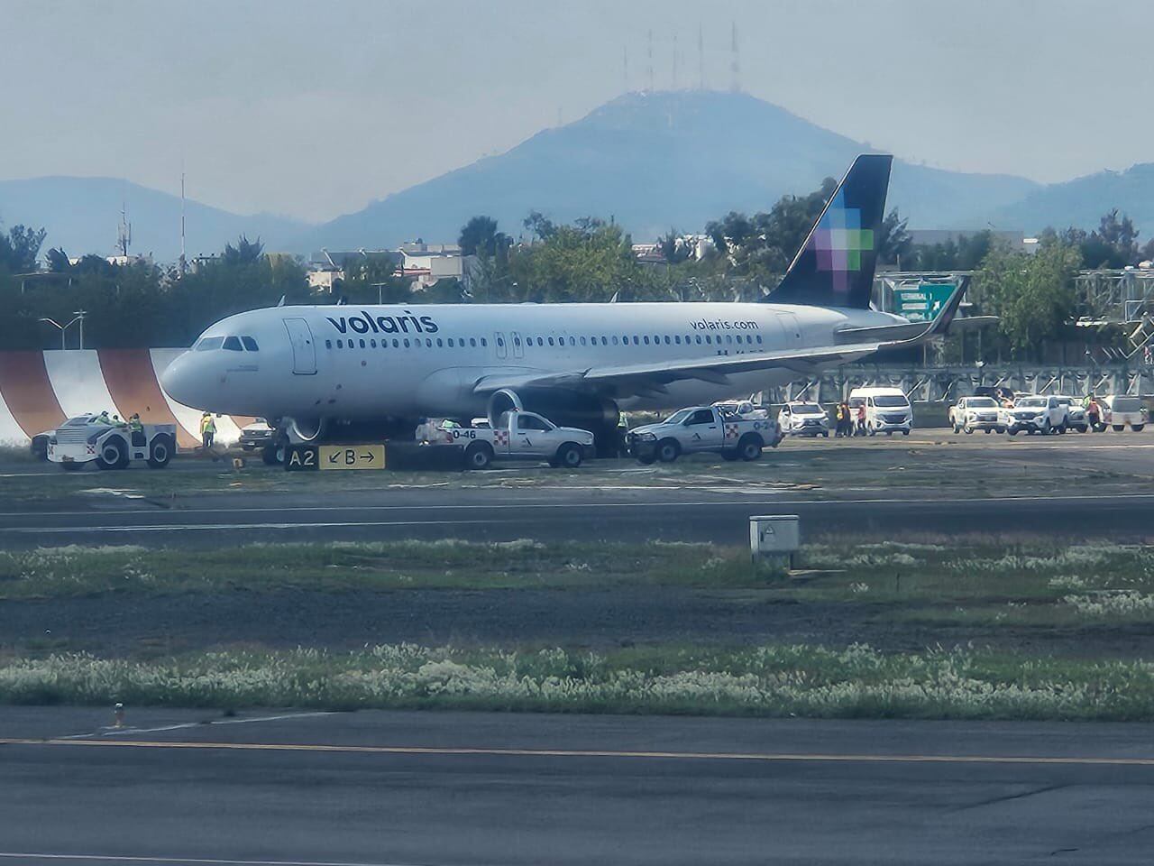 Detienen en AICM a menor de edad por saltar barda perimetral